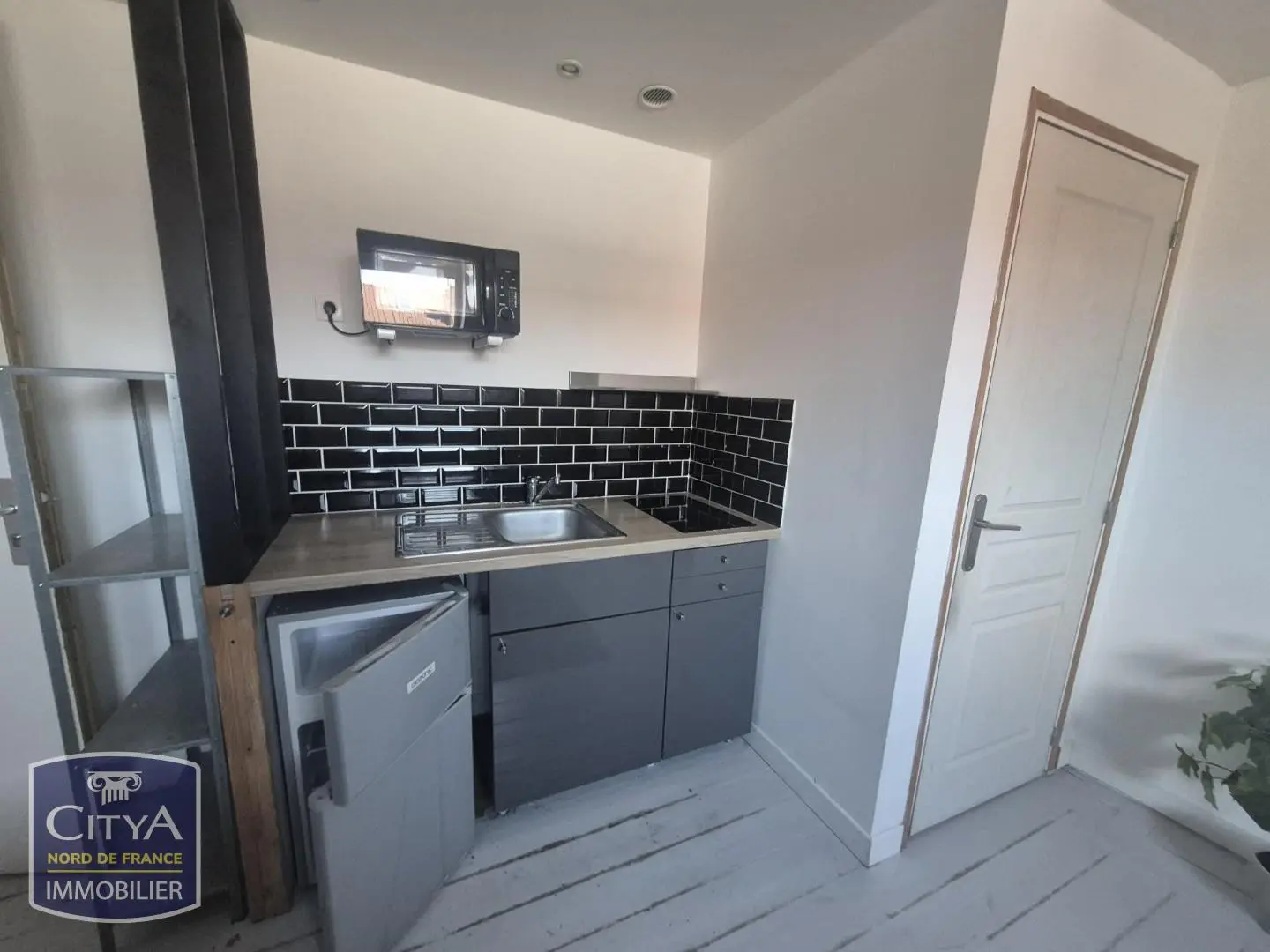 Photo 2 Appartement 1 pièce 21.58m²