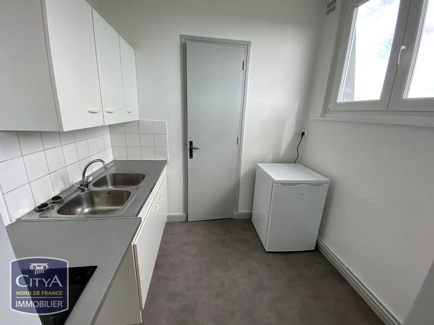 Photo 2 Appartement 1 pièce 27.29m²