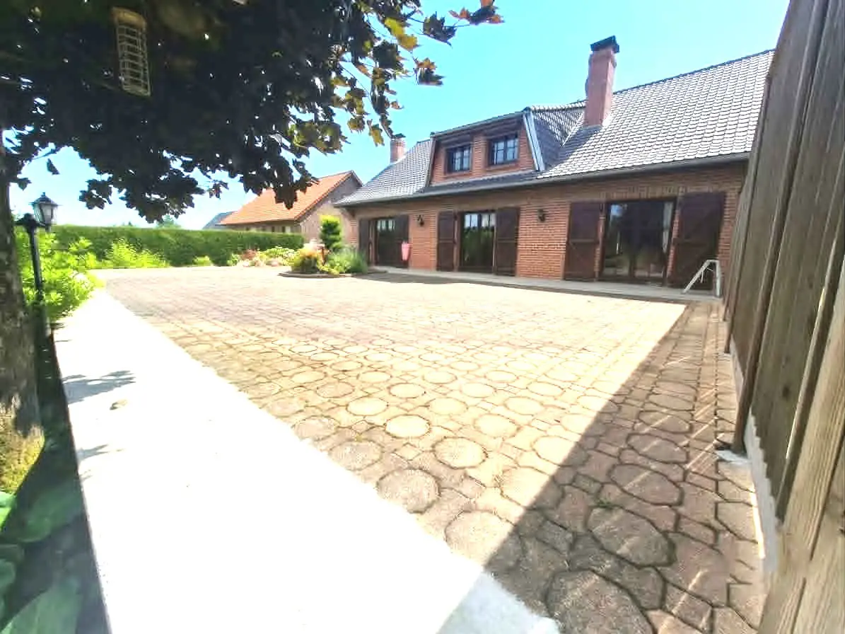 Photo 8 Maison 6 pièces 196m²