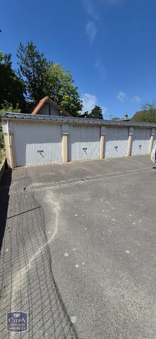 Photo 1 Parking