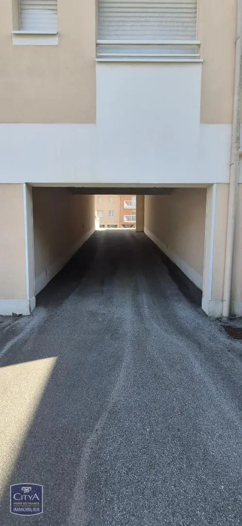 Photo 2 Parking