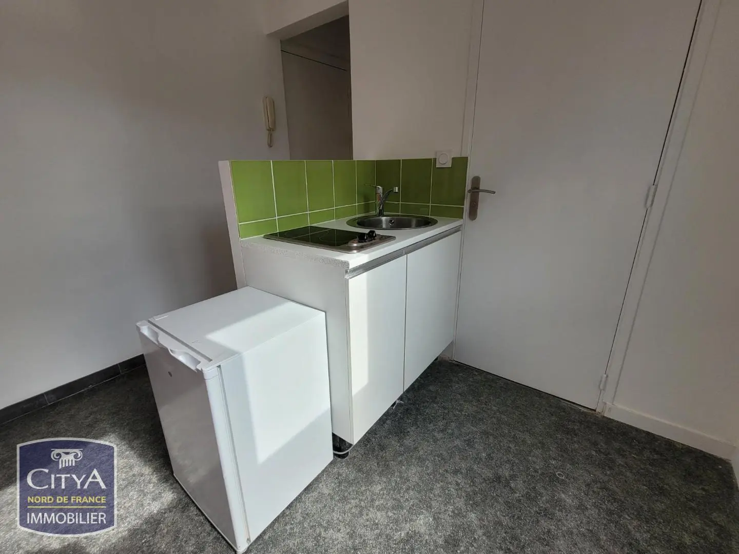 Photo 1 Appartement 1 pièce 14.27m²