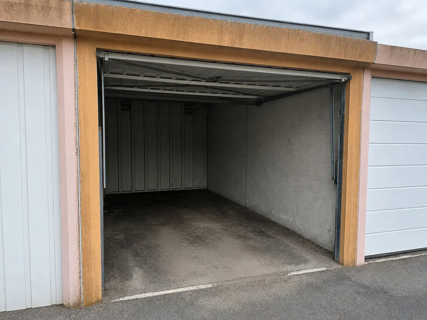 Photo 1 Parking 1 pièce 13.5m²