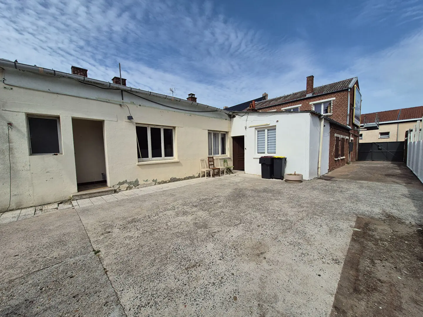 Photo 1 Maison 8 pièces 240m²