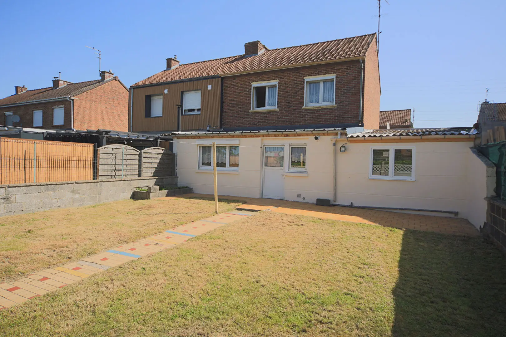 Photo 1 Maison 4 pièces 96m²